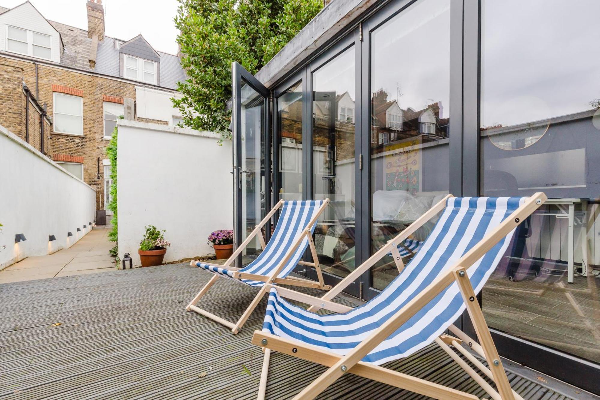 Beautiful Flat With A Garden House *
